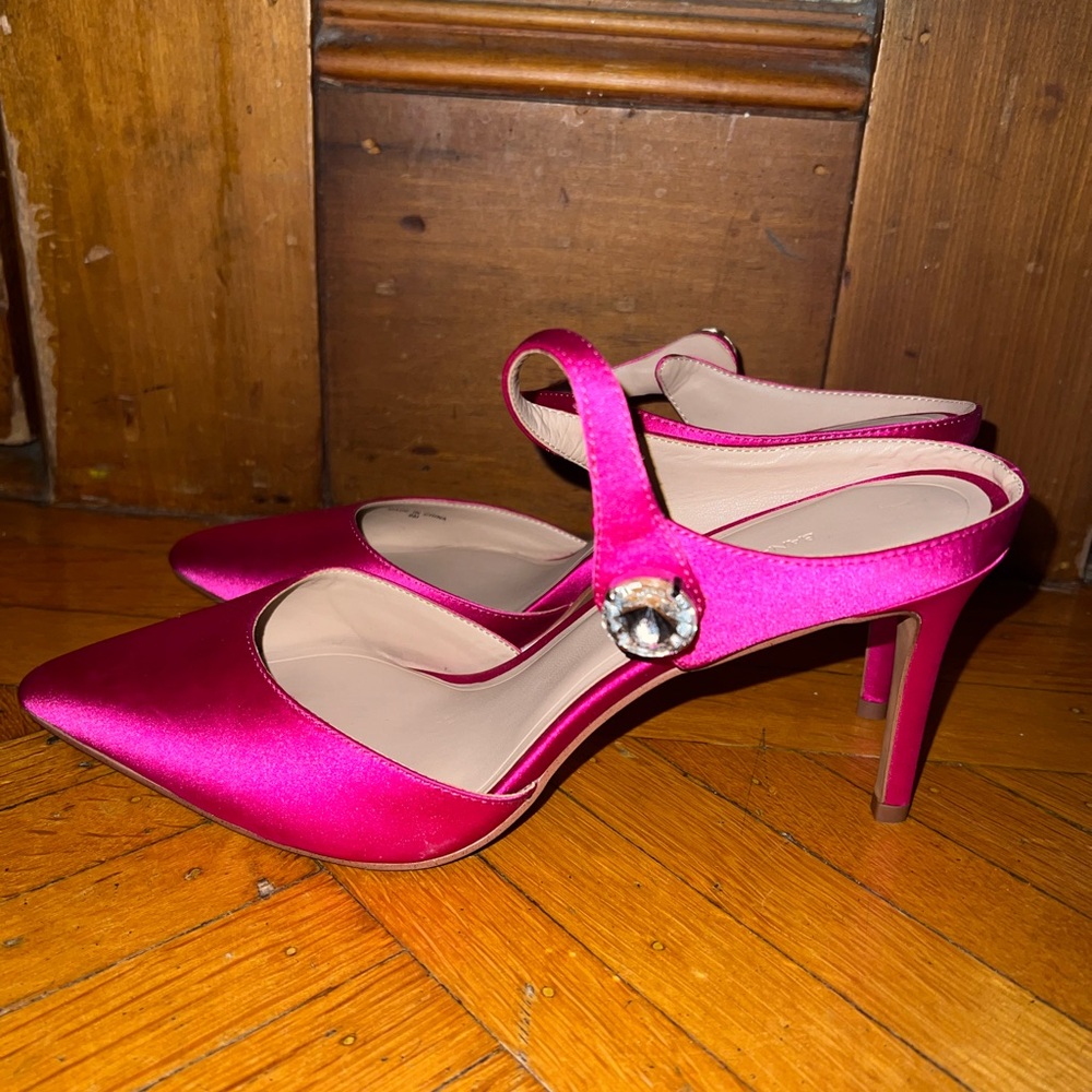 Banana Republic pointed toe heel
